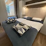 Mobile Loren Biograd Na Moru