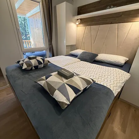 Mobile Loren Biograd Na Moru