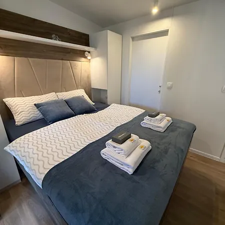 Mobile Loren ビオグラード・ナ・モル