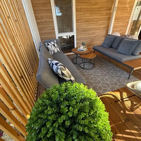 キャンプ場 Mobile Loren ビオグラード・ナ・モル